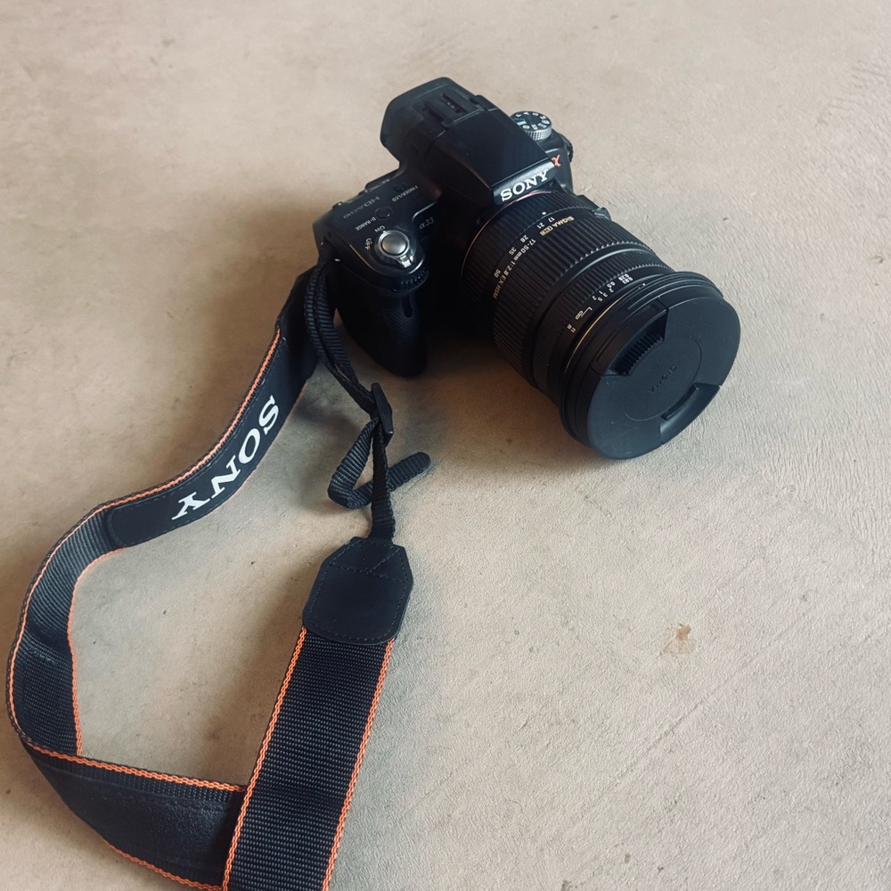 Sony Black DSLR Camera Model SLT A33 w/ large aperture lens, Battery/Charger - Picture 2 of 13